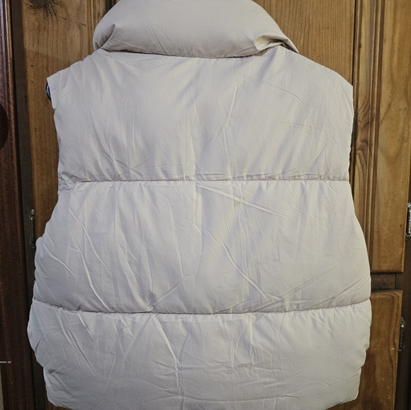 ALO Yoga Cream Puffer Vest - Picture 4 of 5
